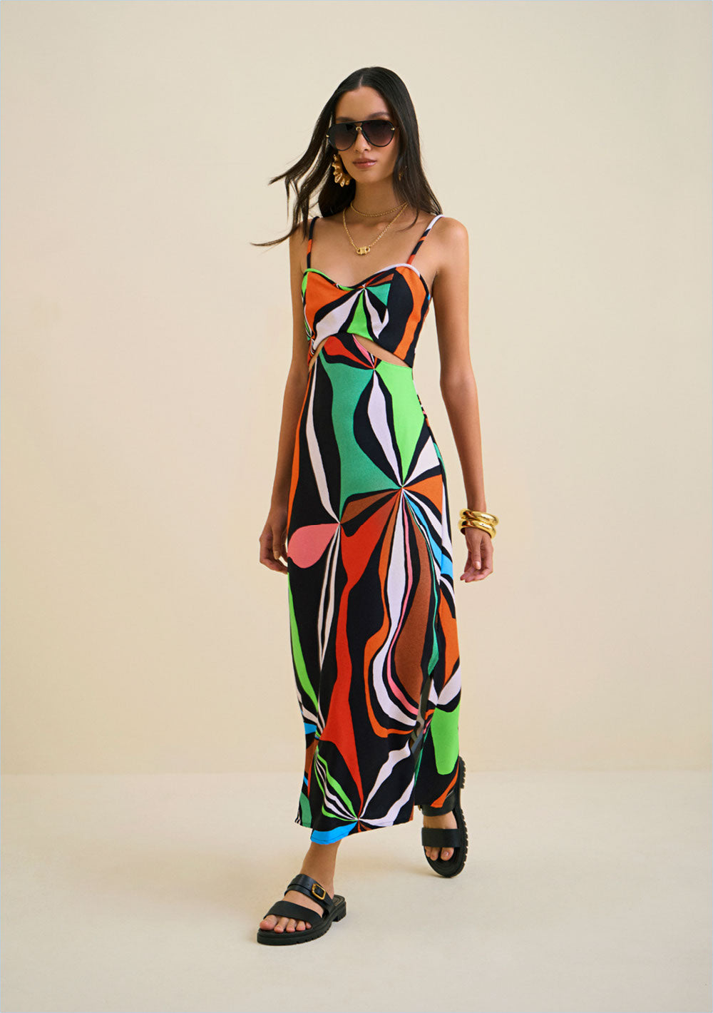 Vestido Midi Escote Corazón Con Abertura