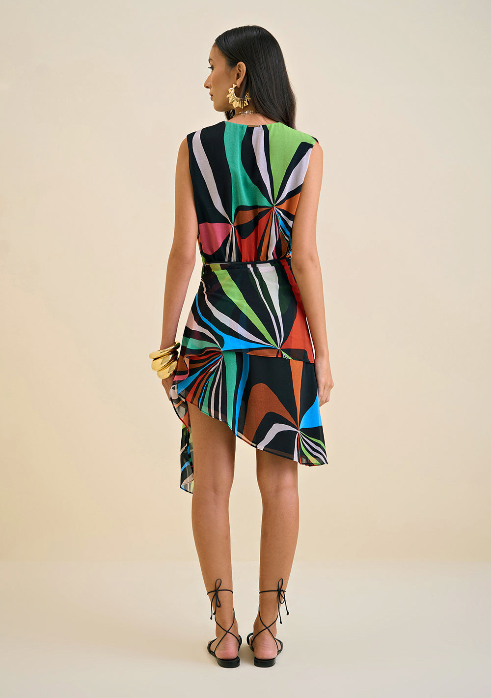 Vestido Escote en V Con Cruzado Frontal Corto