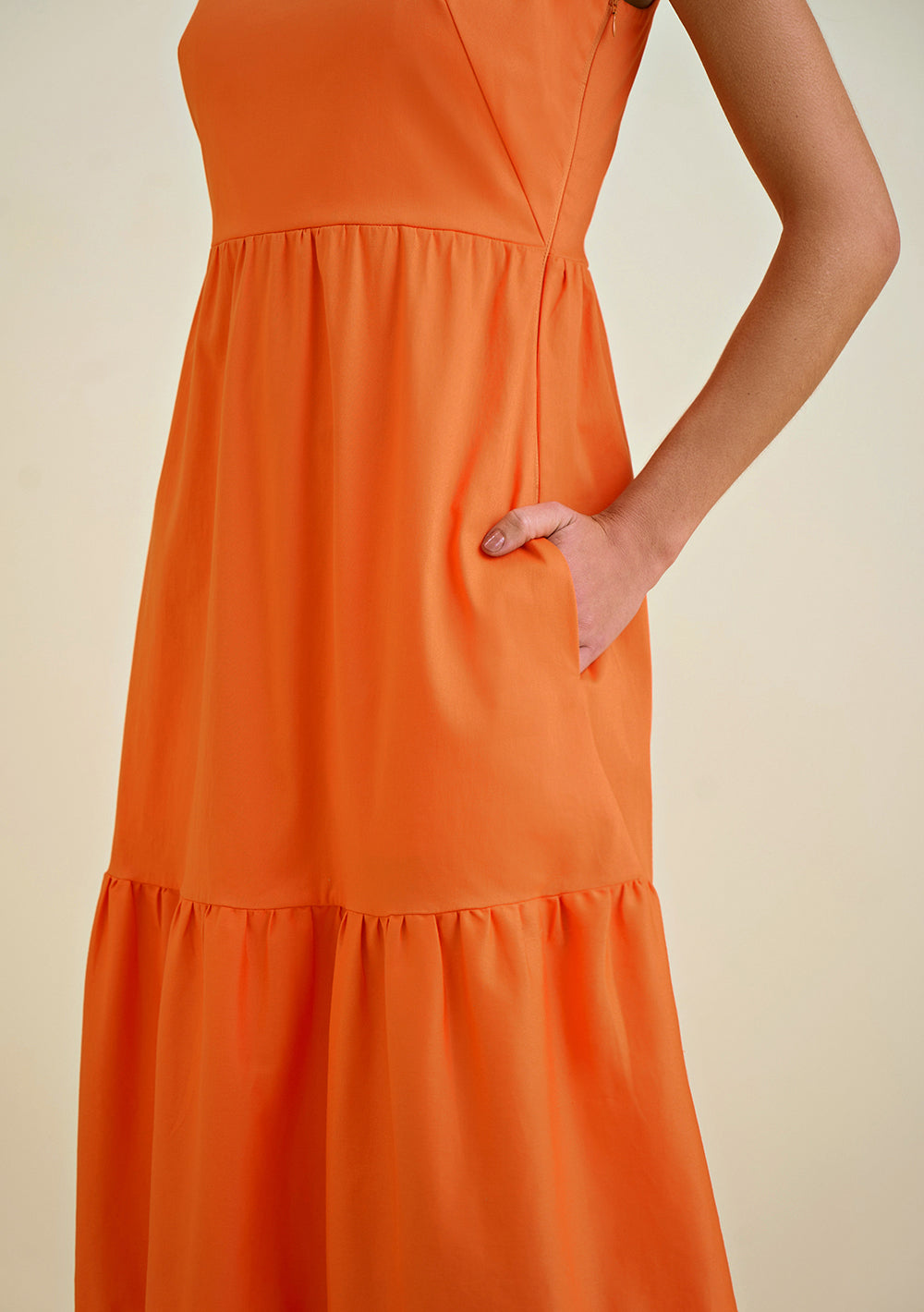 Vestido Largo con Escote Recto y Fruncido