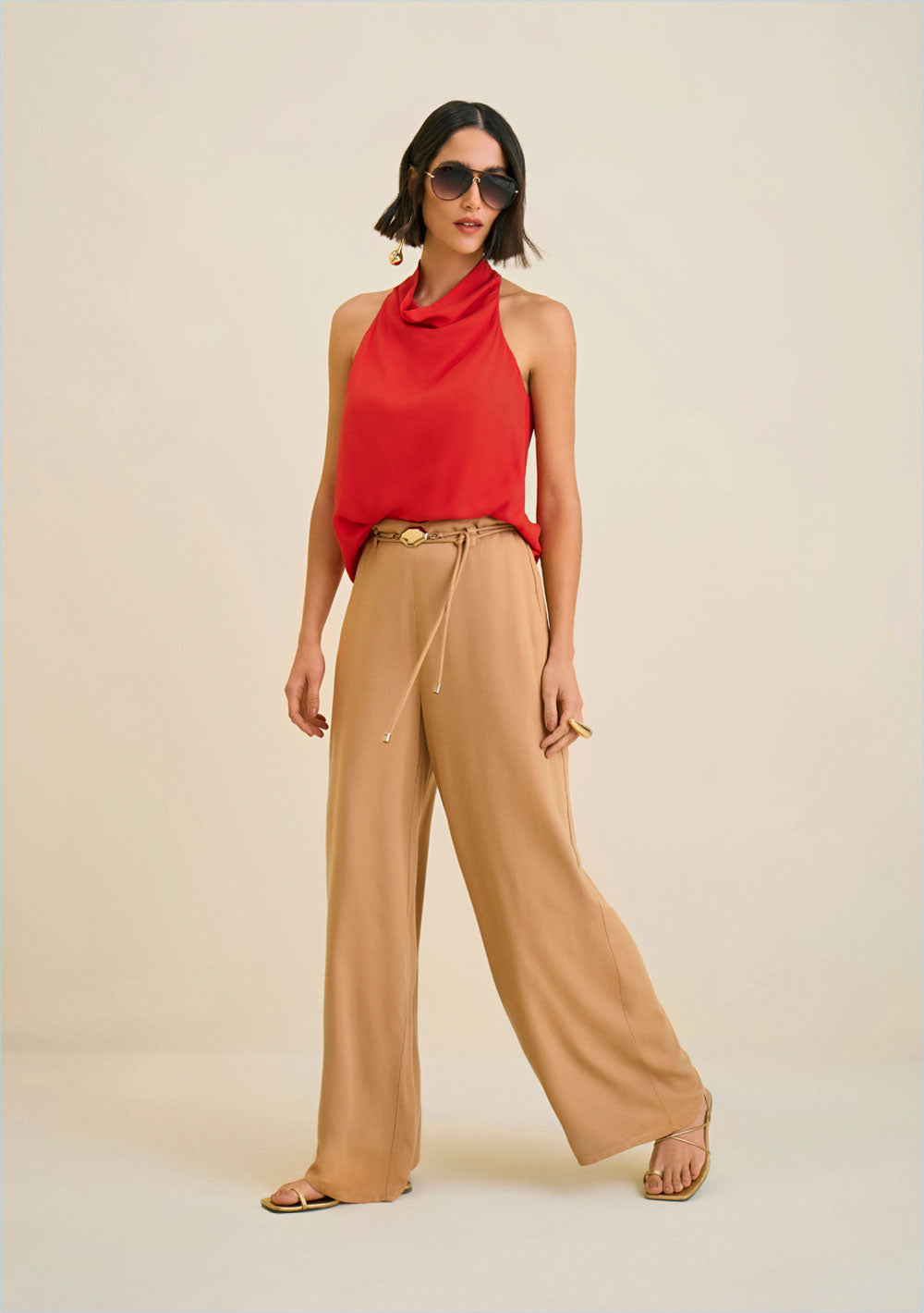 Blusa Cuello Alto Sin Mangas Abertura Espalda