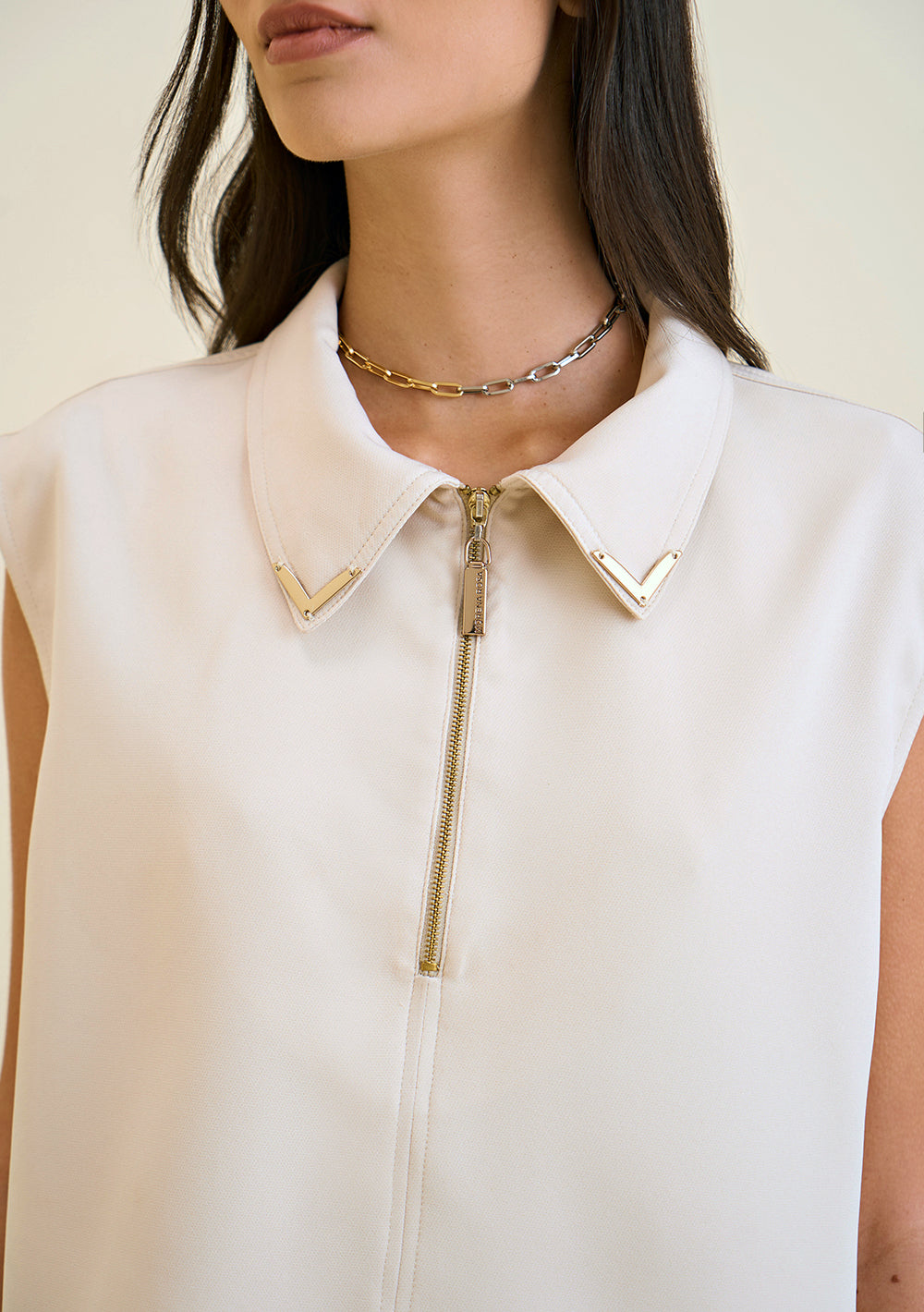 Blusa Escote en V Mangas Cortas con Cierre