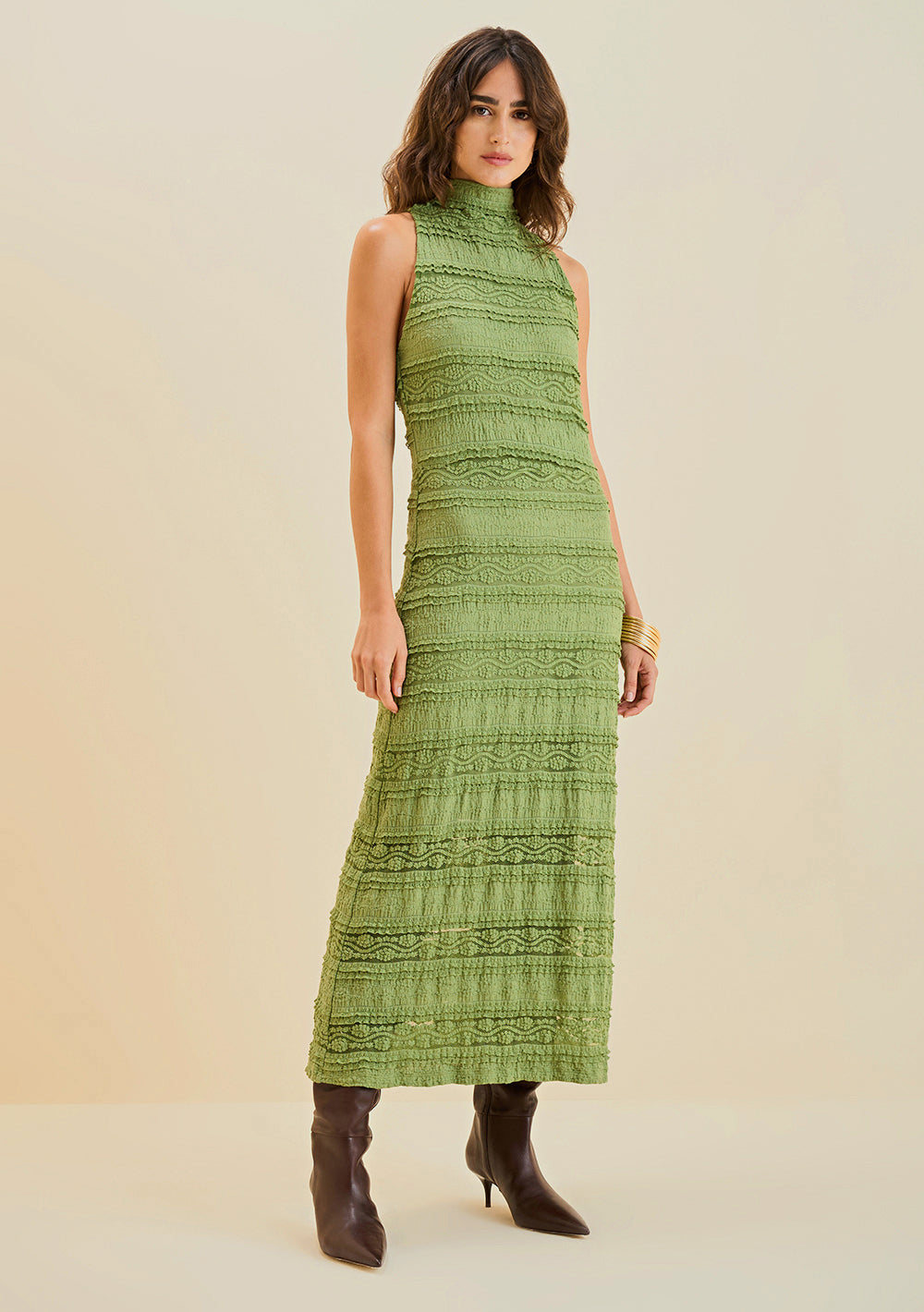 Vestido Ajustado Cuello Alto Sin Mangas Midi