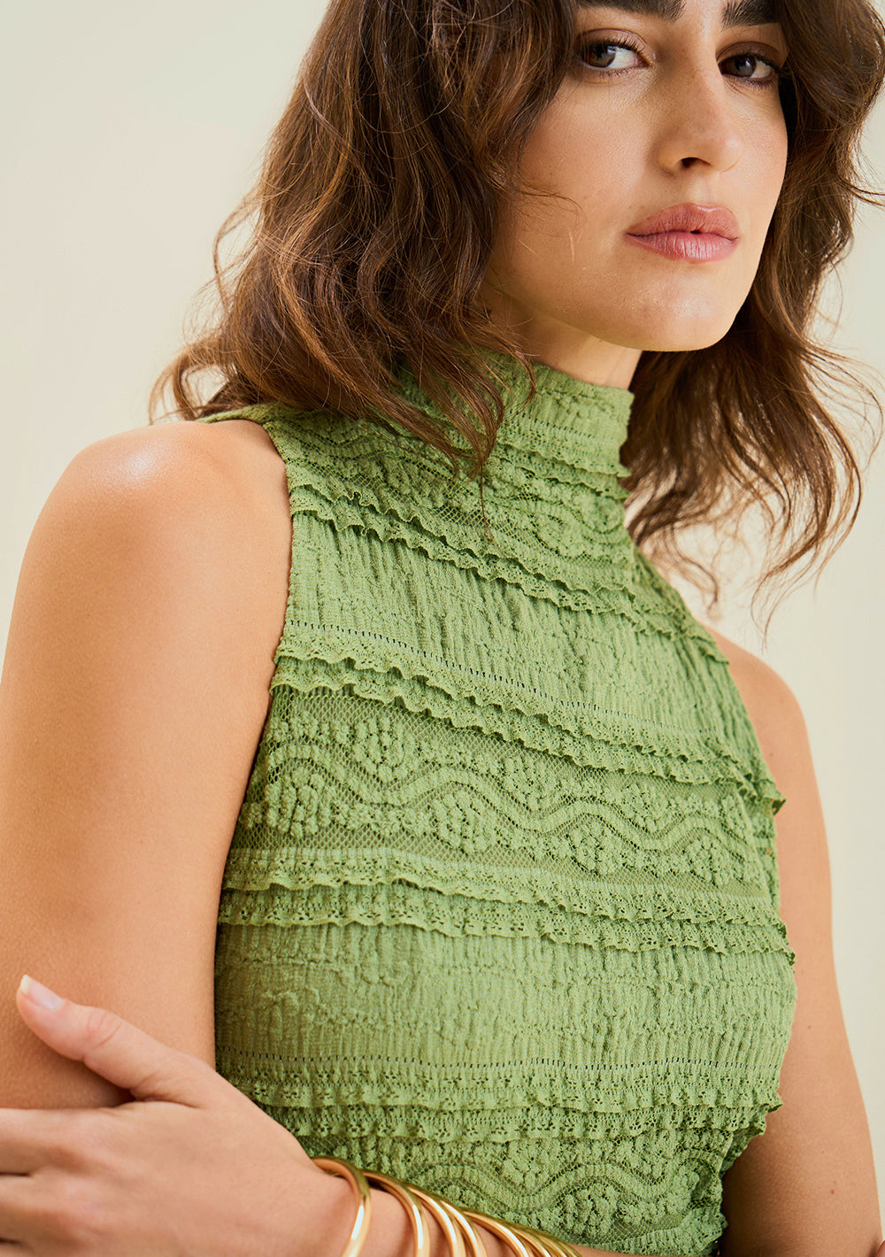 Vestido Ajustado Cuello Alto Sin Mangas Midi