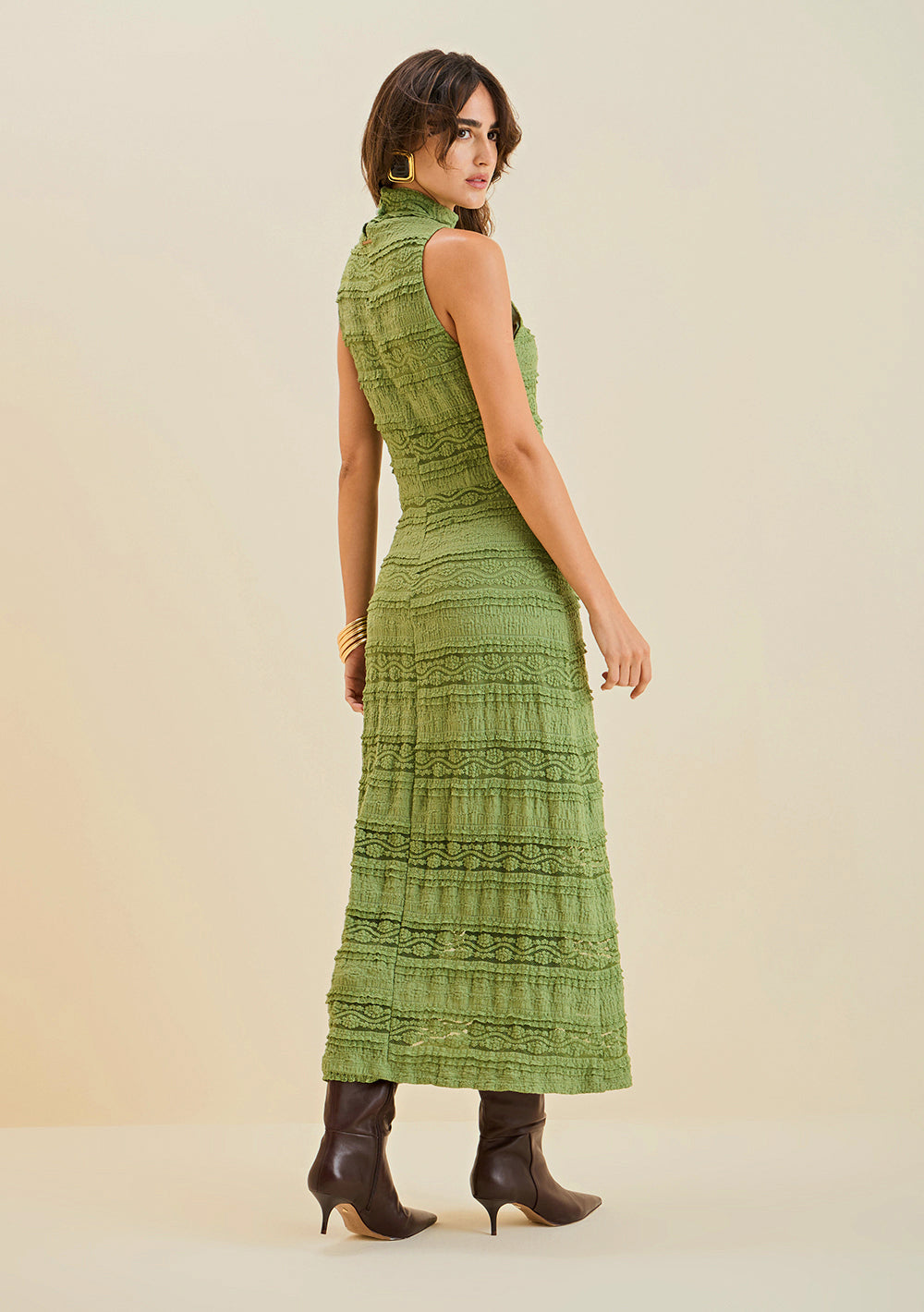 Vestido Ajustado Cuello Alto Sin Mangas Midi