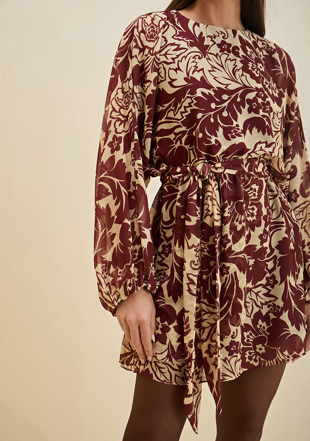 Vestido Suelto Escote Redondo Mangas Largas Corto