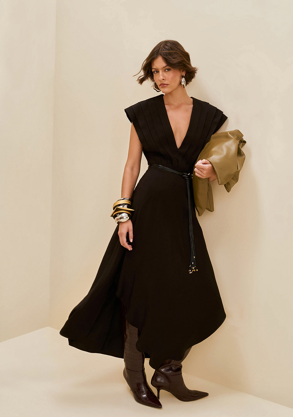 Vestido Suelto Escote en V Mangas Cortas Midi