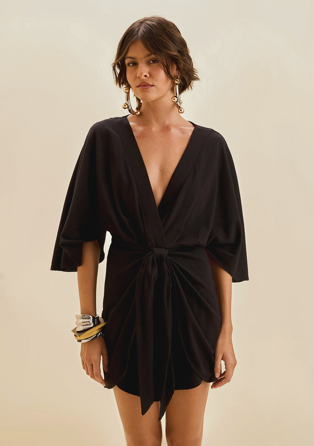 Vestido Ajustado Escote Cruzado Mangas Tres Cuartos Corto