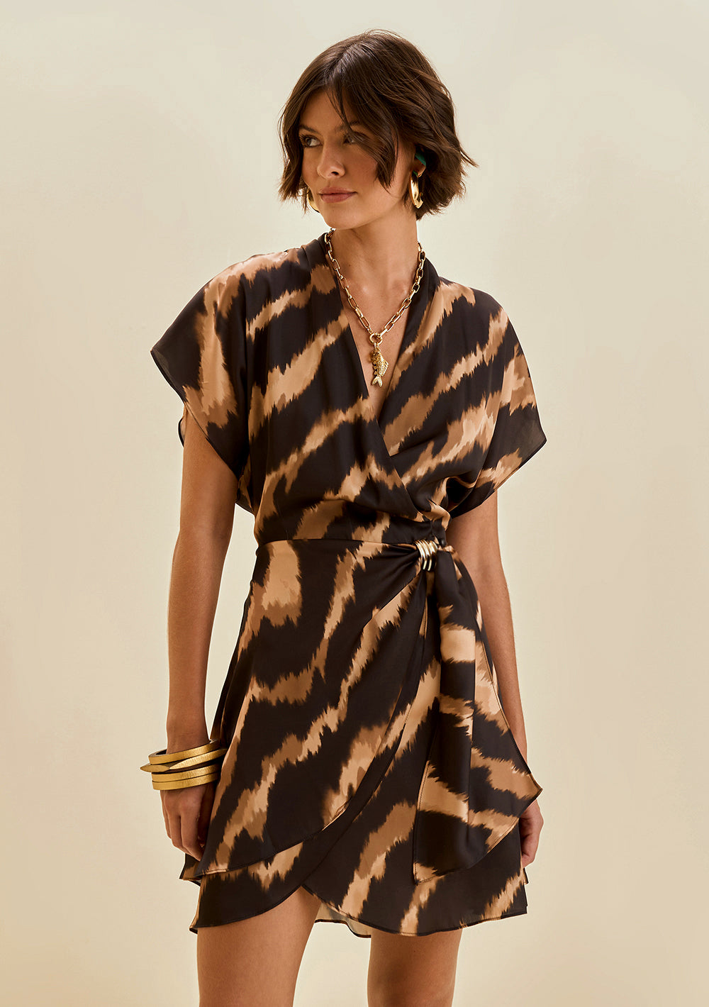 Vestido Suelto Escote Cruzado Mangas Cortas Corto