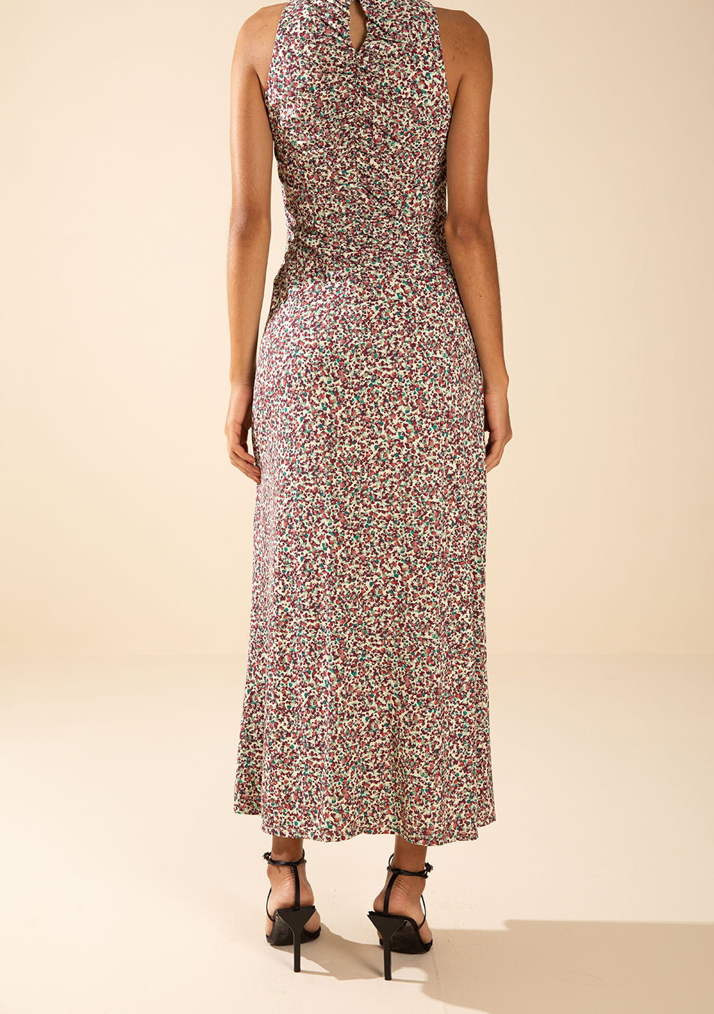 Vestido Ajustado Cuello Francés Sin Mangas