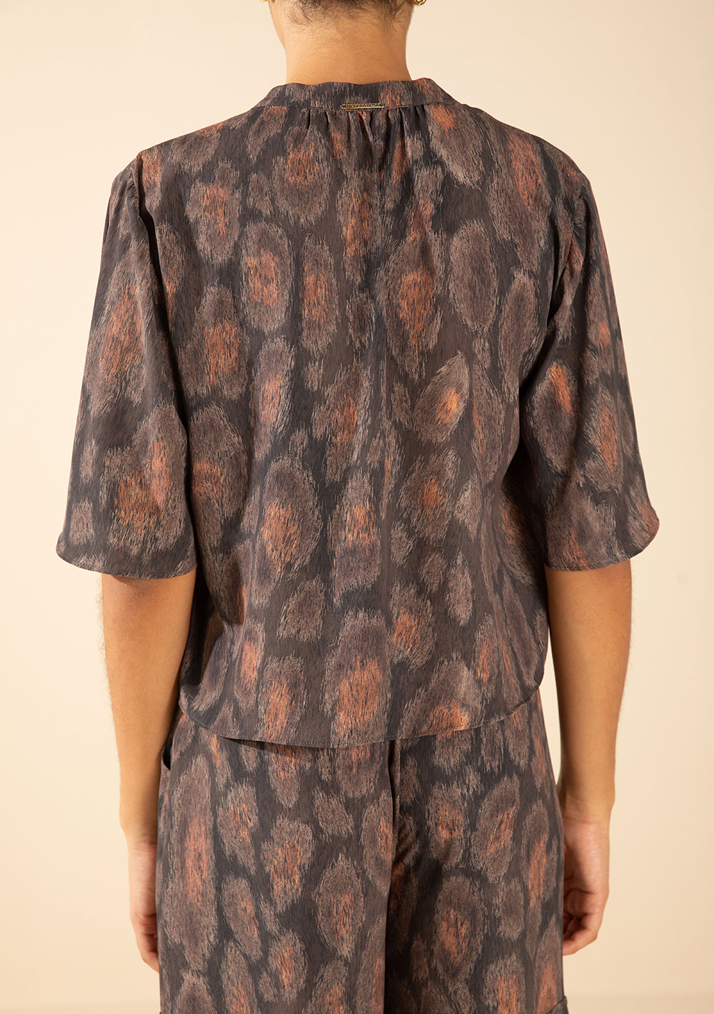 Blusa Suelta Escote en V Mangas Cortas