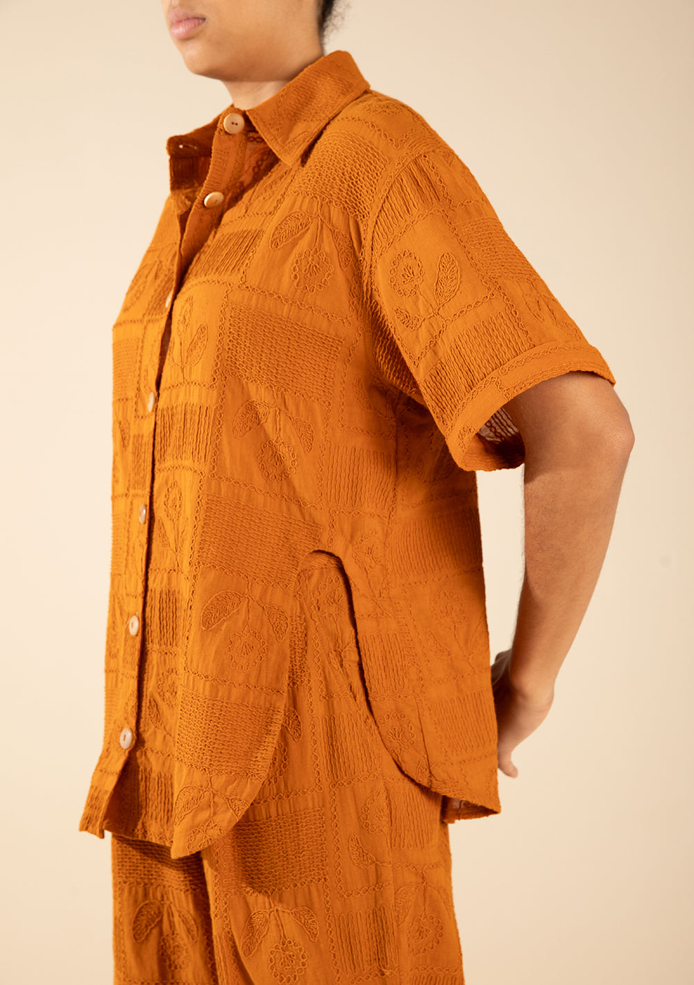 Camisa Suelta Cuello Clásico Mangas Cortas