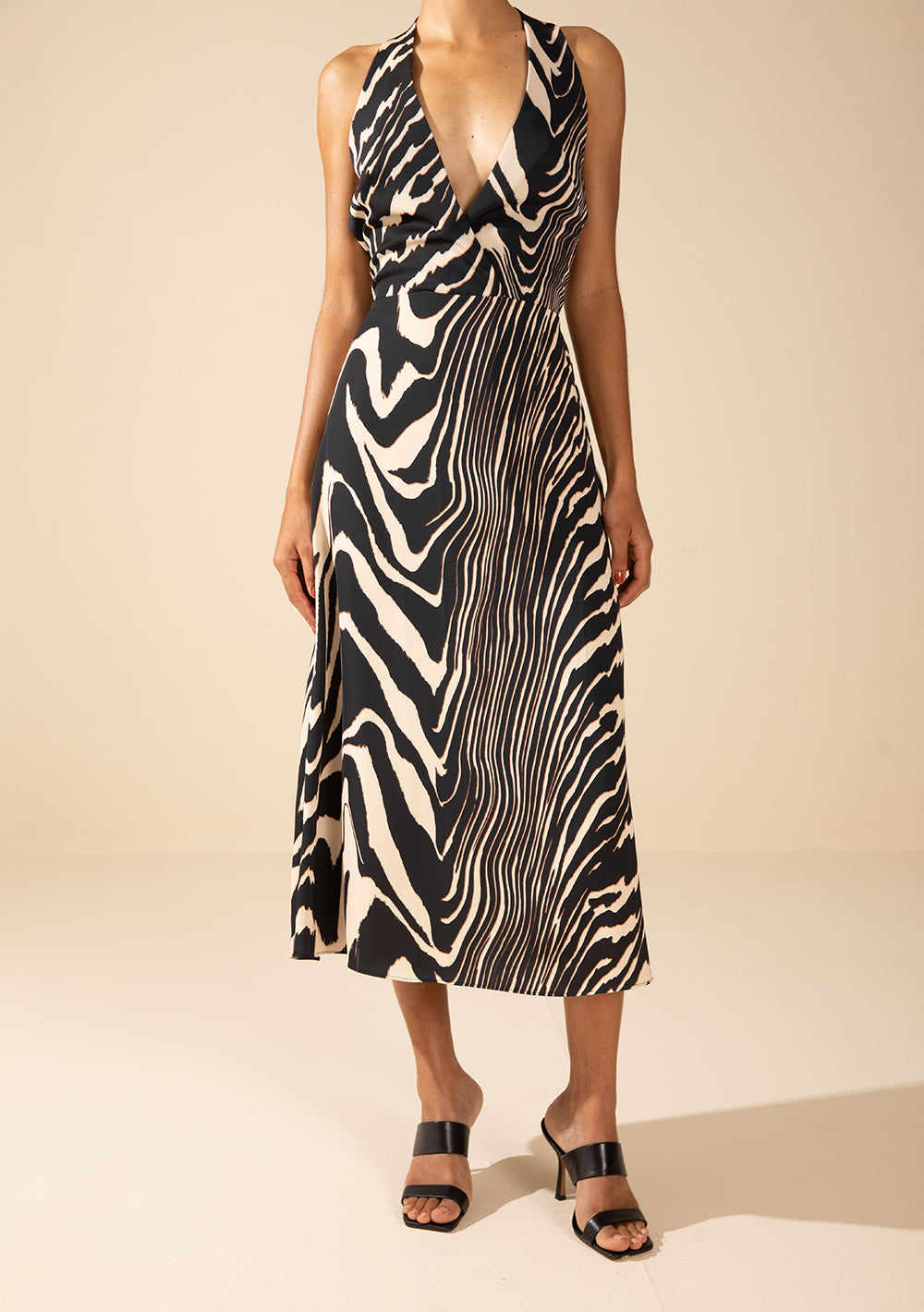 Vestido Ajustado Escote Transversal Sin Mangas Midi