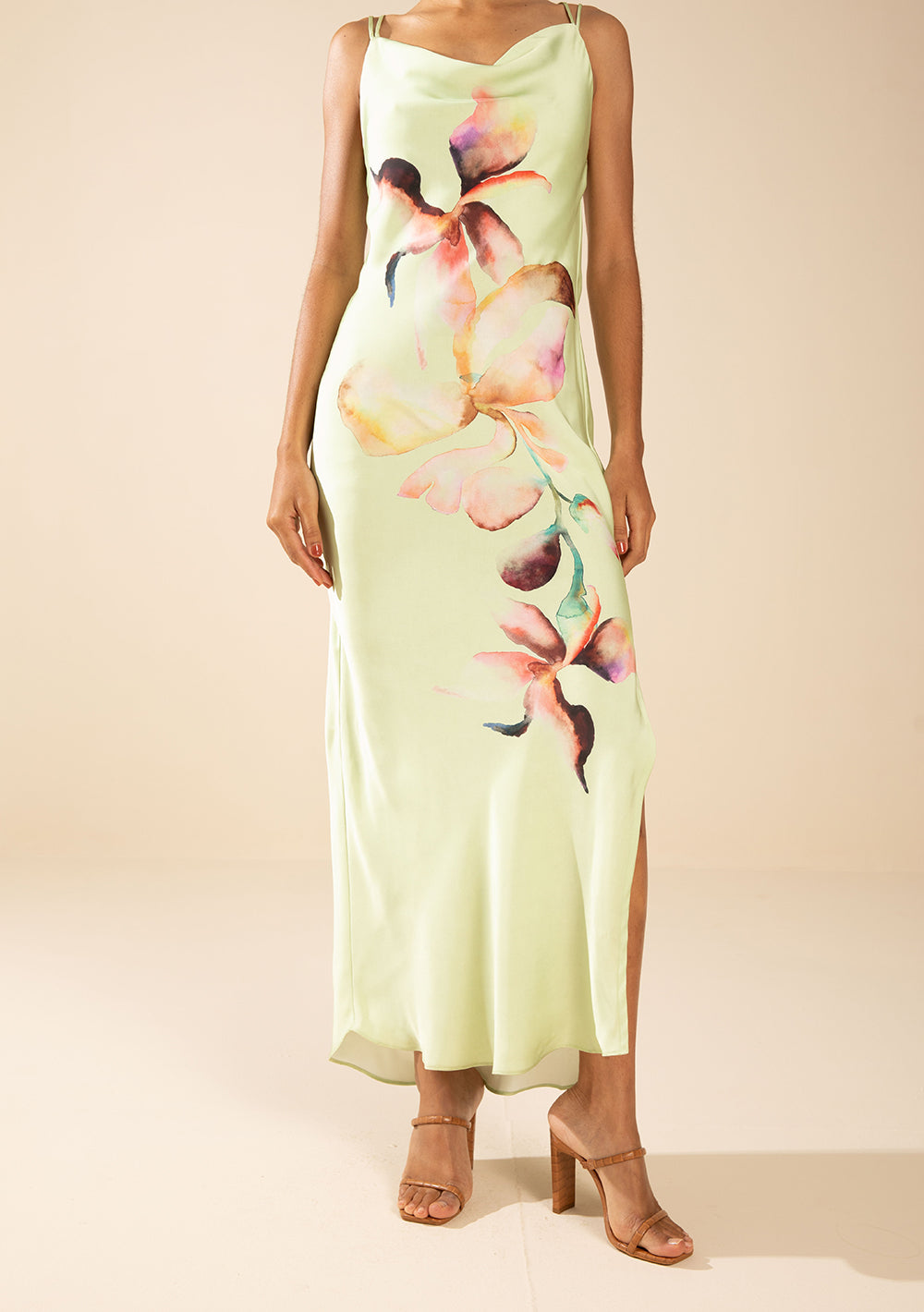 Vestido Suelto Escote en V Con Tirante Largo