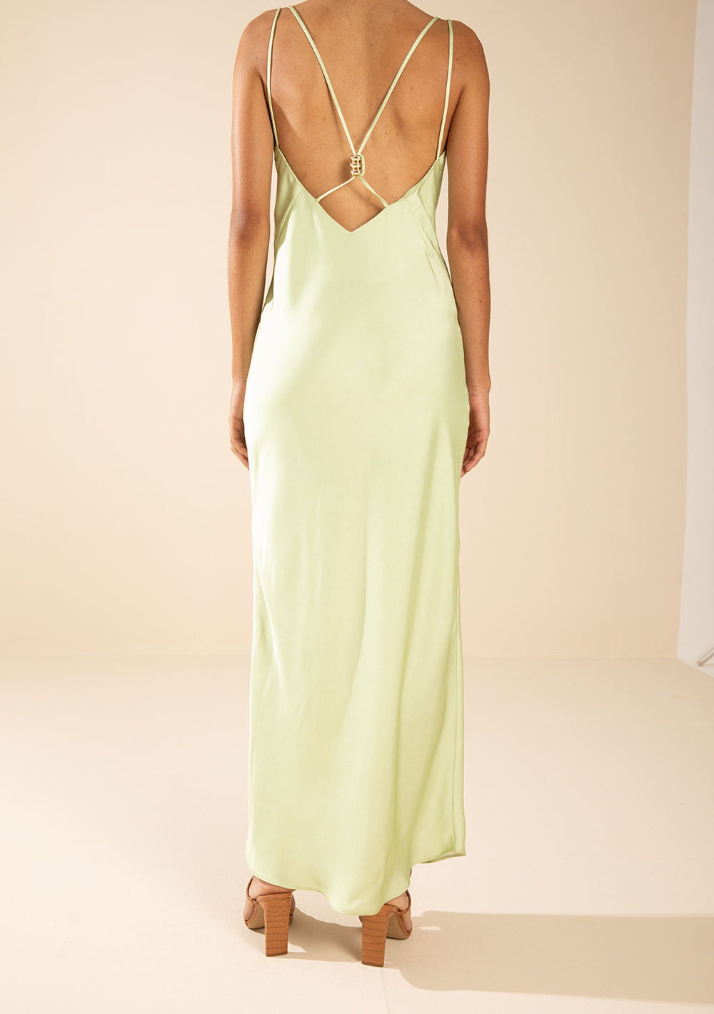 Vestido Suelto Escote en V Con Tirante Largo