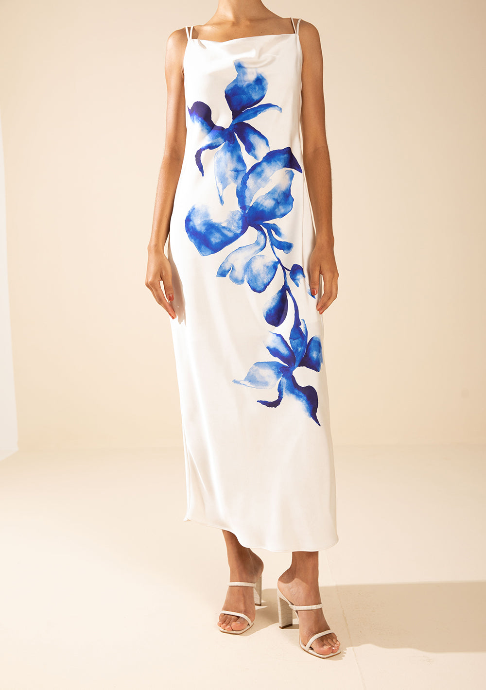 Vestido Suelto Escote en V Con Tirante Largo