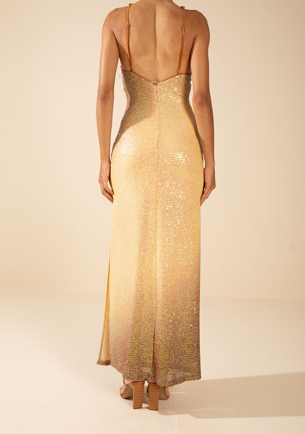 Vestido Ajustado Cuello Francés Con Tirante Largo
