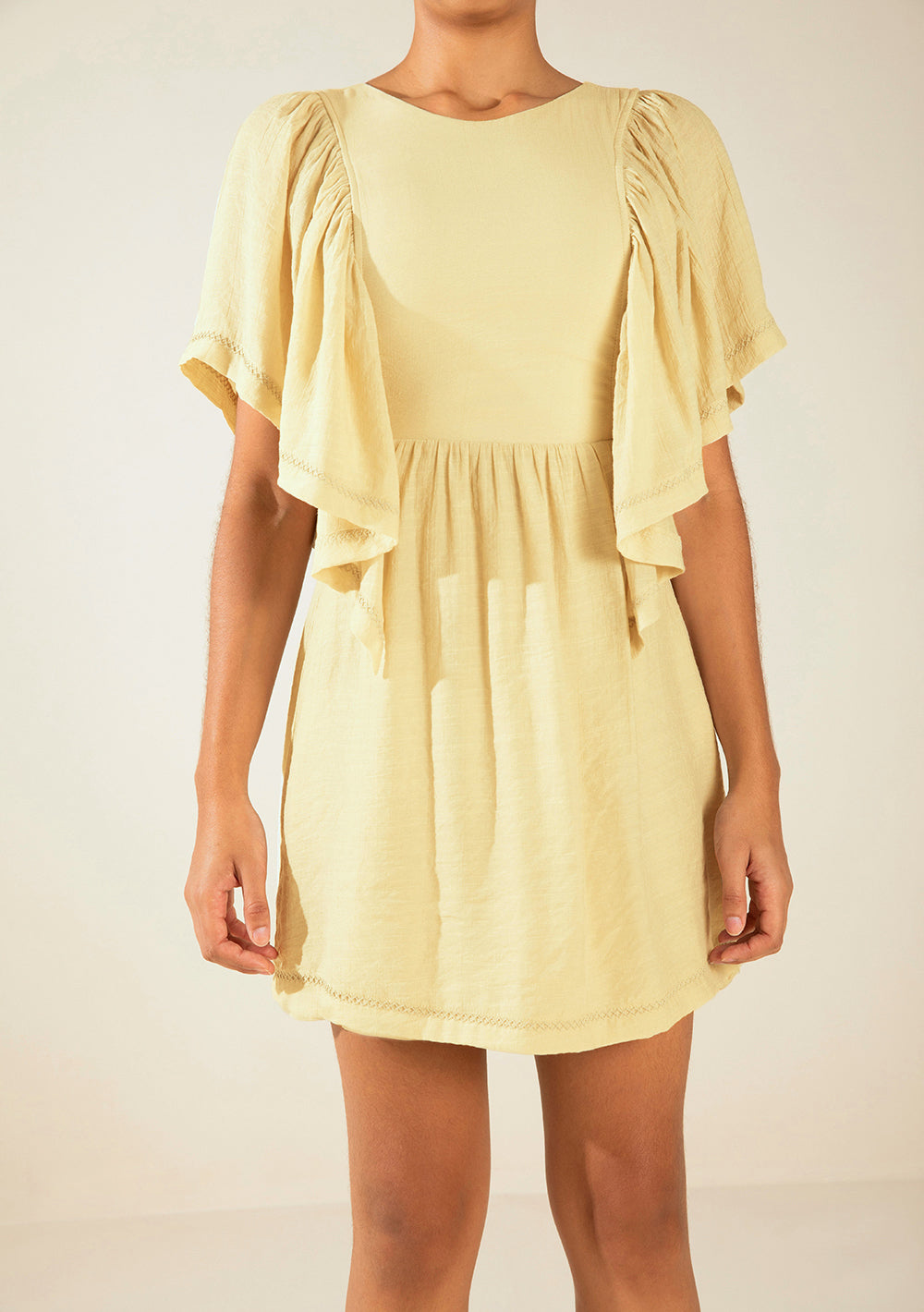Vestido Ajustado Escote Redondo Mangas Cortas Corto