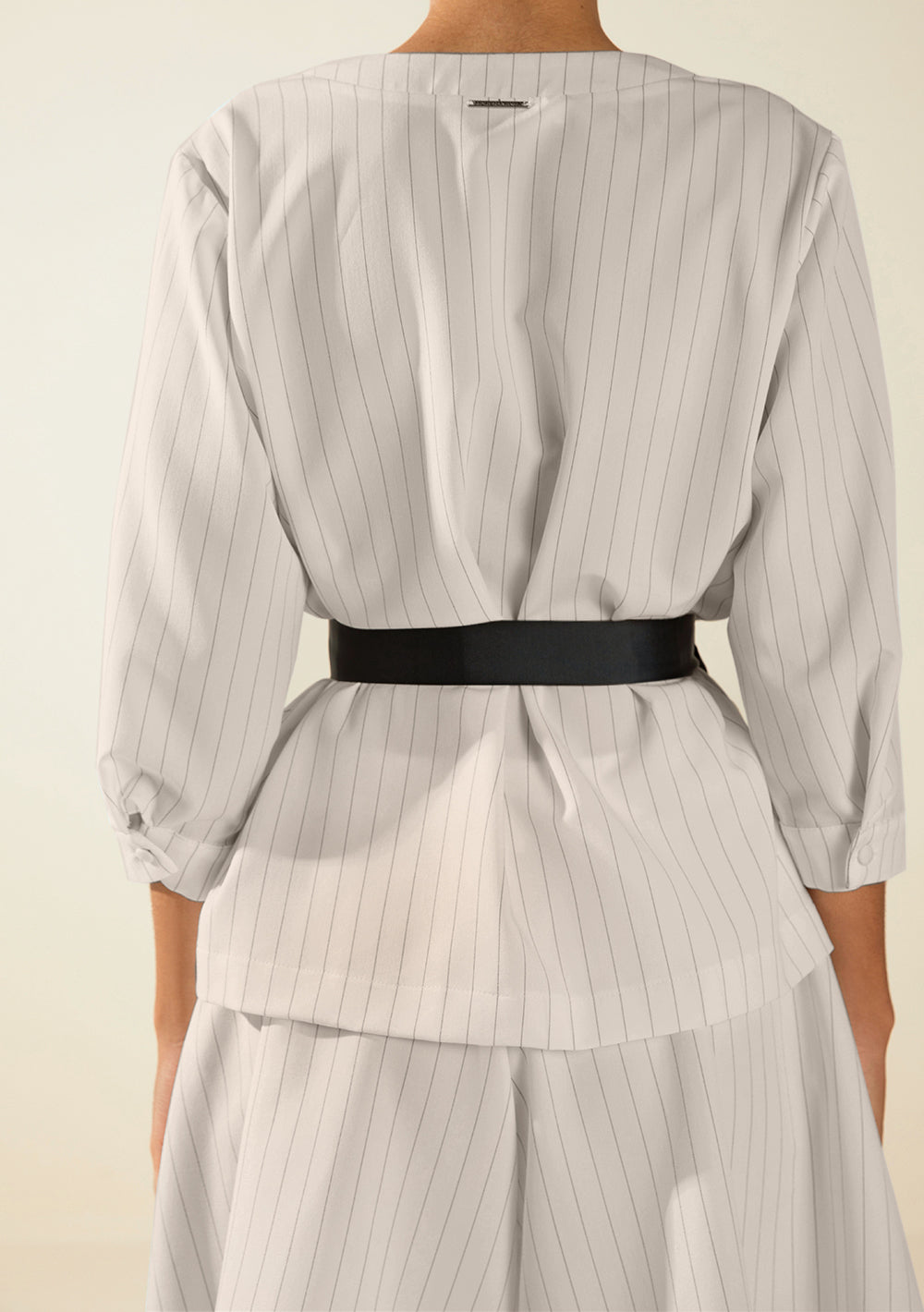Camisa Al Cuerpo Escote en V Mangas Tres Cuartos