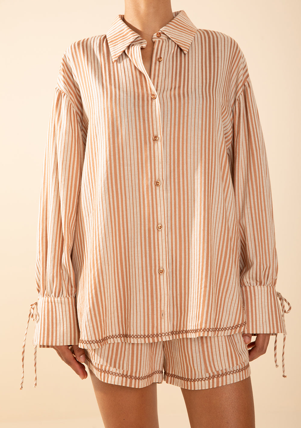 Camisa Oversized Cuello Clásico Mangas Largas