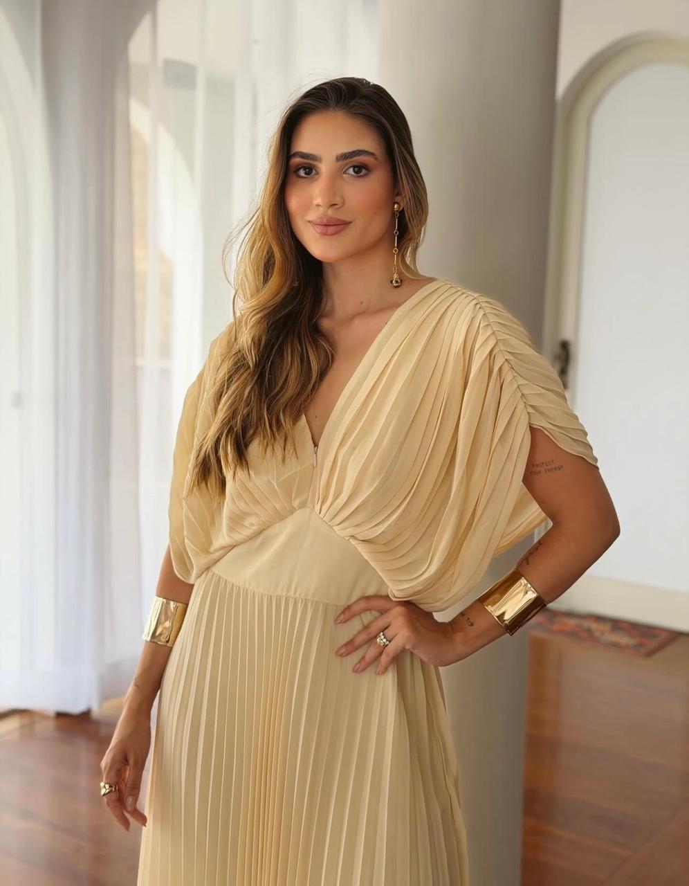 Vestido Ajustado Escote En V Mangas Cortas