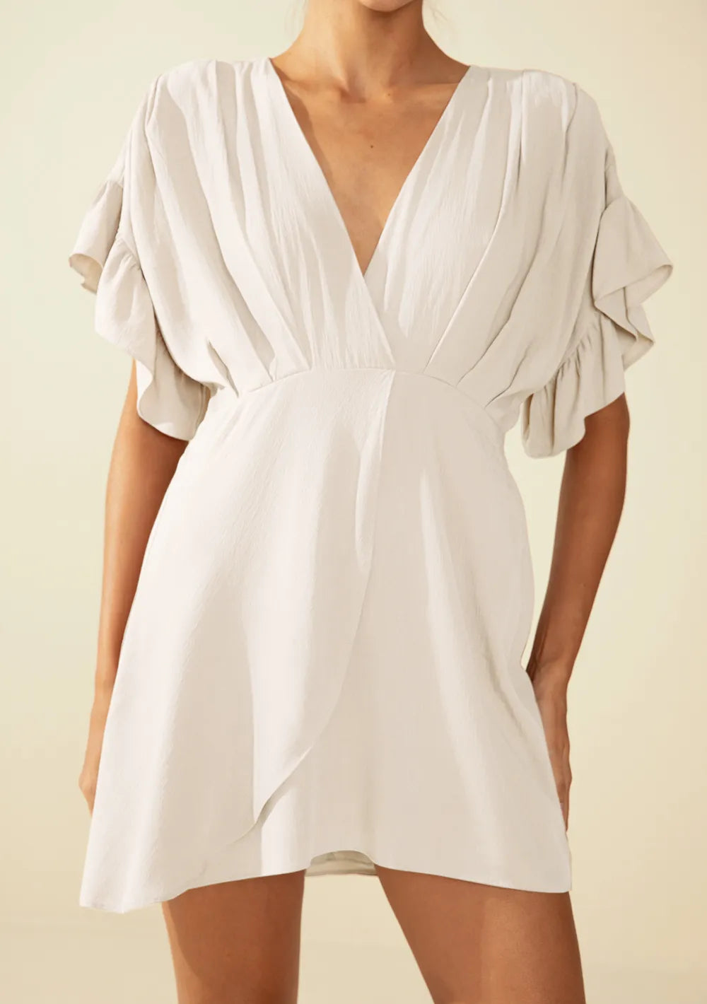 Vestido Ajustado Escote Cruzado Mangas Cortas Corto