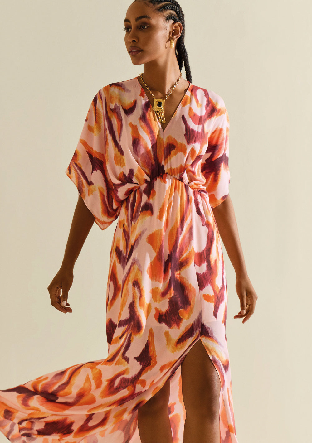 Vestido Suelto Escote En V Mangas Cortas Midi