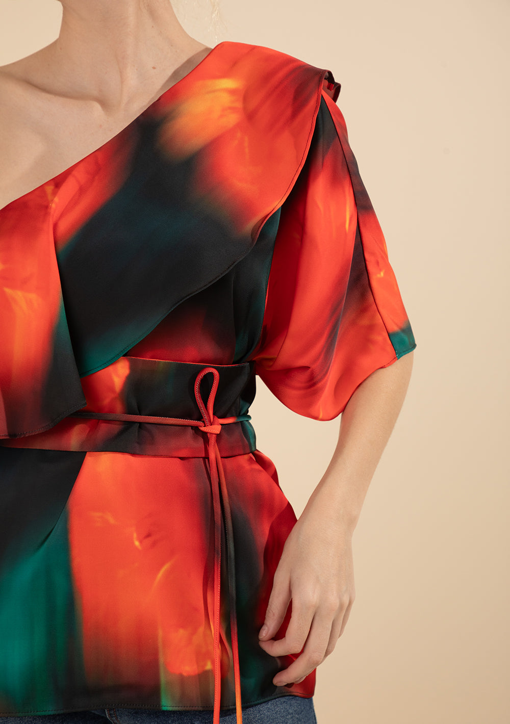 Blusa Suelta De Un Solo Hombro Mangas Cortas