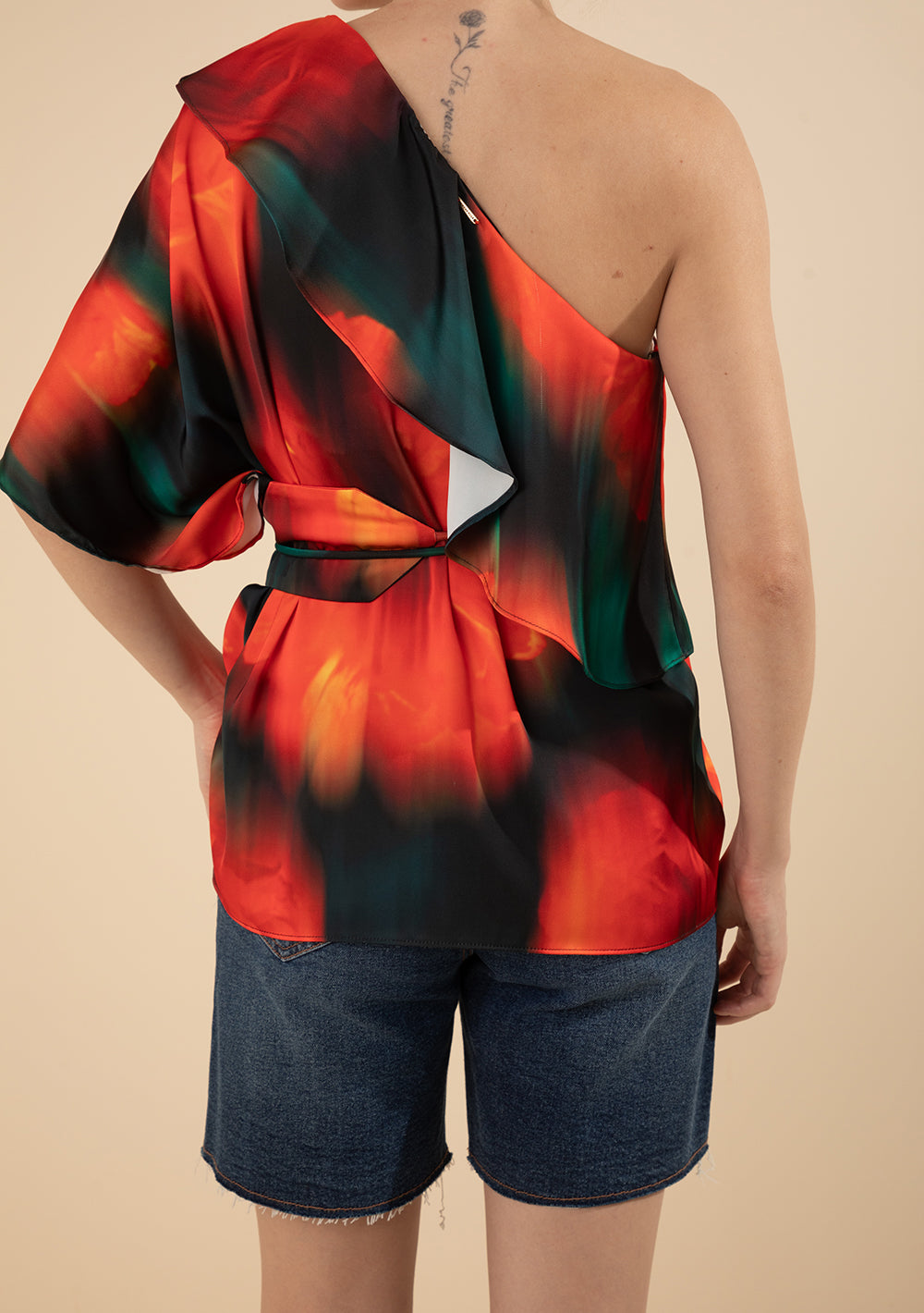 Blusa Suelta De Un Solo Hombro Mangas Cortas