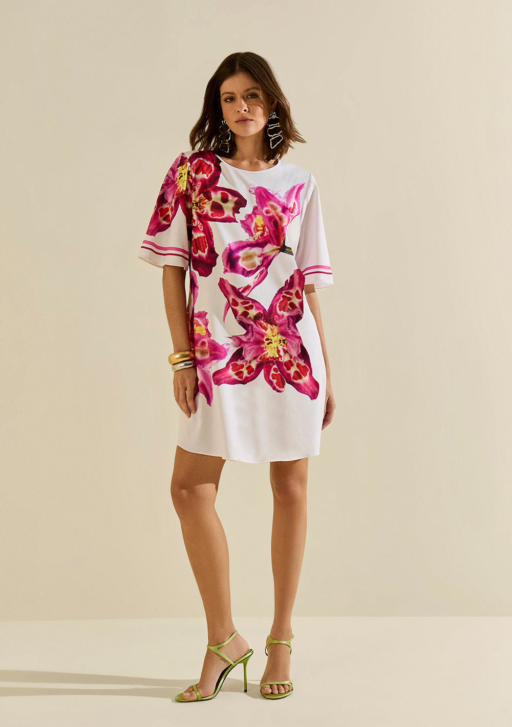 Vestido Corto Suelto Escote Redondo Mangas Cortas