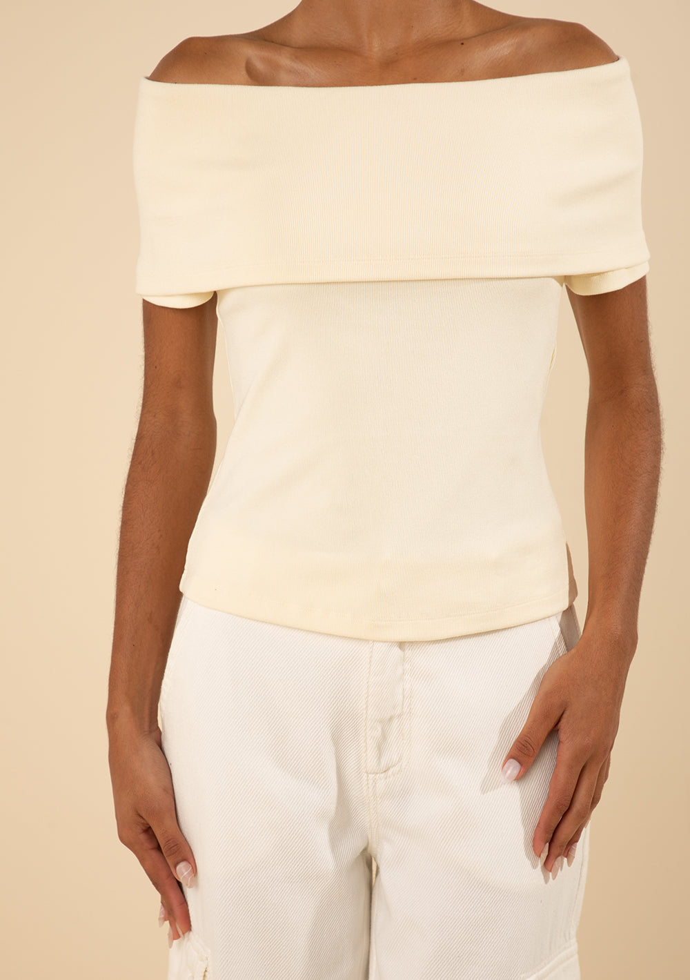 Blusa Ajustada Off Shoulder Sin Tirantes