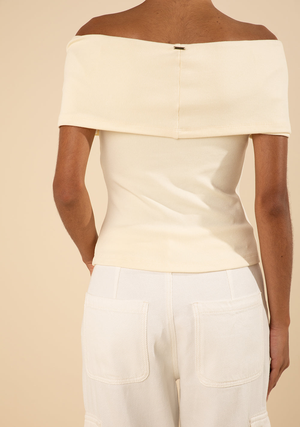 Blusa Ajustada Off Shoulder Sin Tirantes