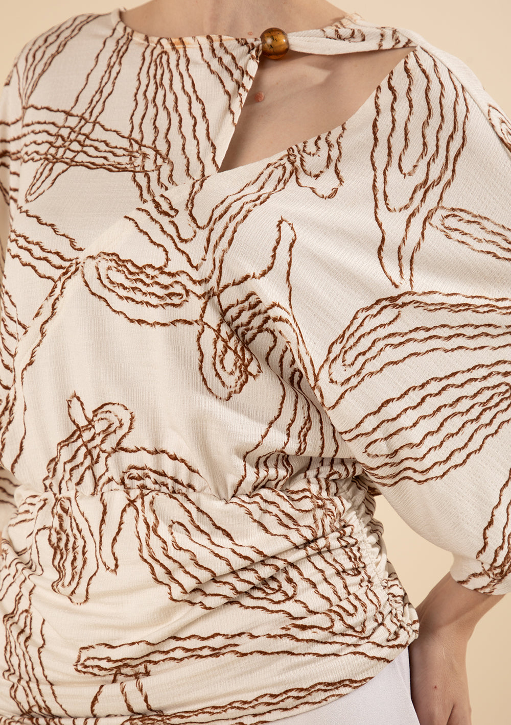 Blusa Ajustada Escote Redondo Mangas Cortas