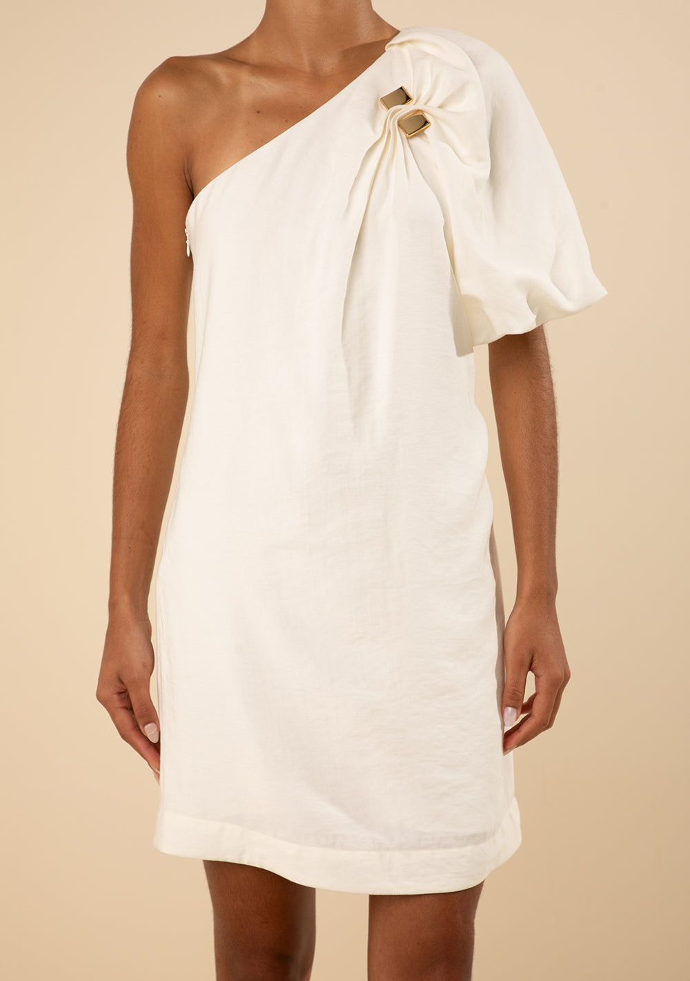 Vestido Corto Suelto De Un Solo Hombro Mangas Cortas