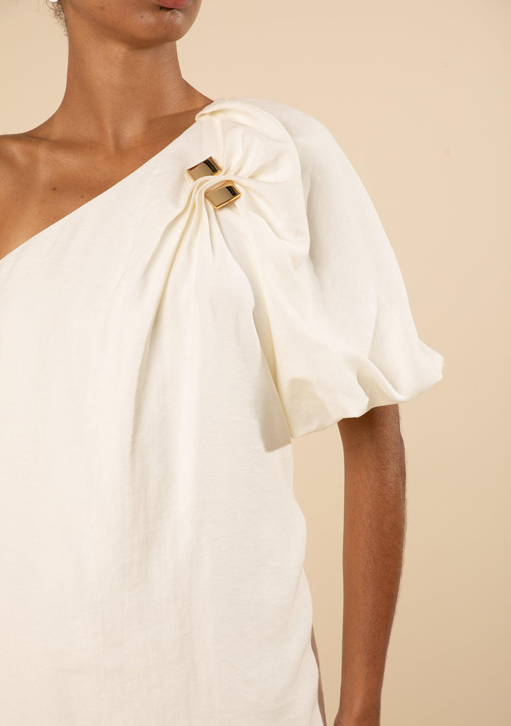 Vestido Corto Suelto De Un Solo Hombro Mangas Cortas