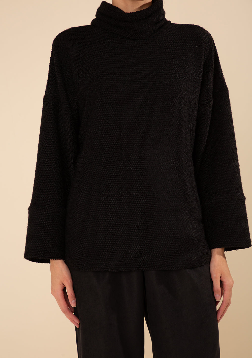 Blusa Suelta Cuello Alto Mangas Largas