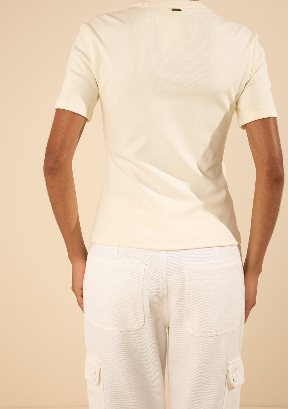 Blusa Ajustada Escote Redondo Mangas Cortas