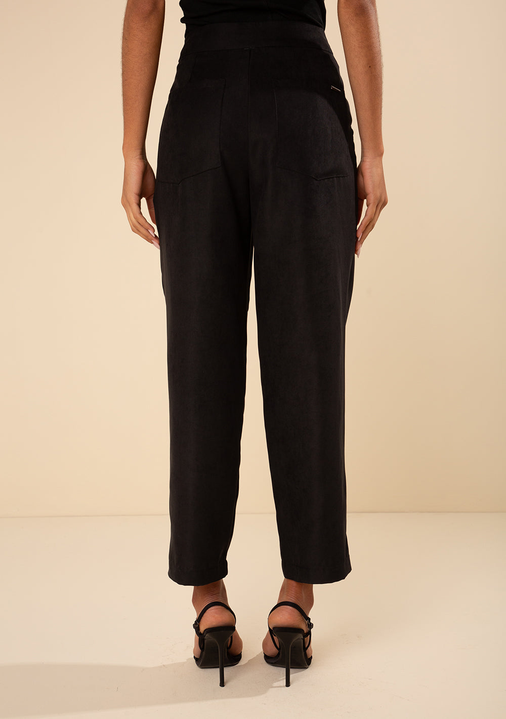 Pantalón Carrot Tiro Alto