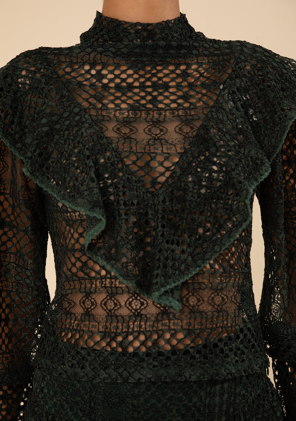 Blusa Cropped Ajustada Cuello Alto Mangas Largas
