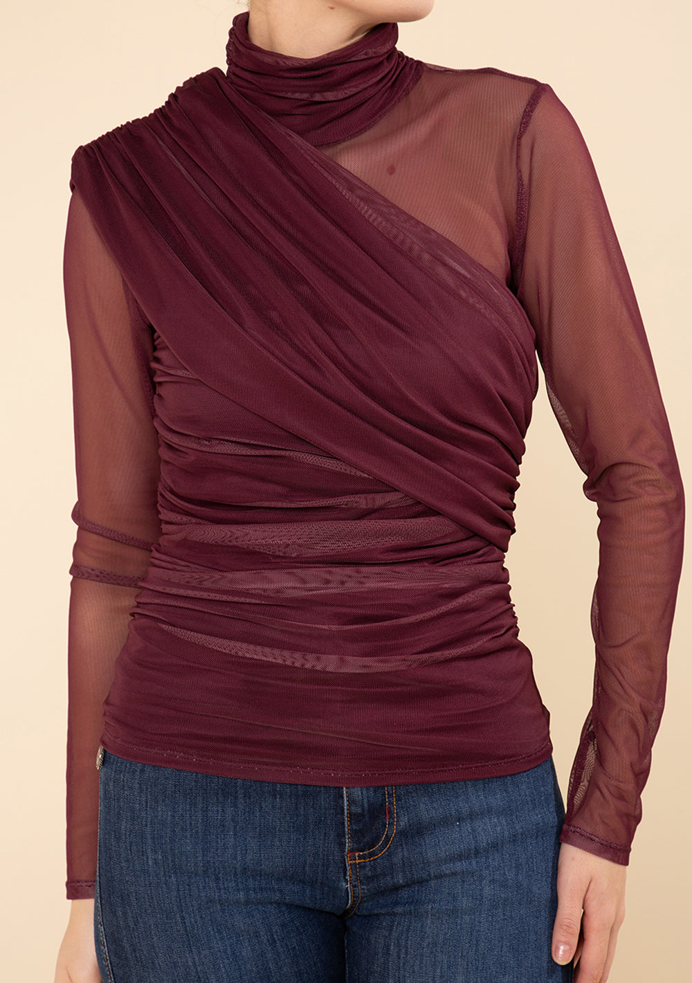 Blusa Ajustada Cuello Alto Mangas Largas