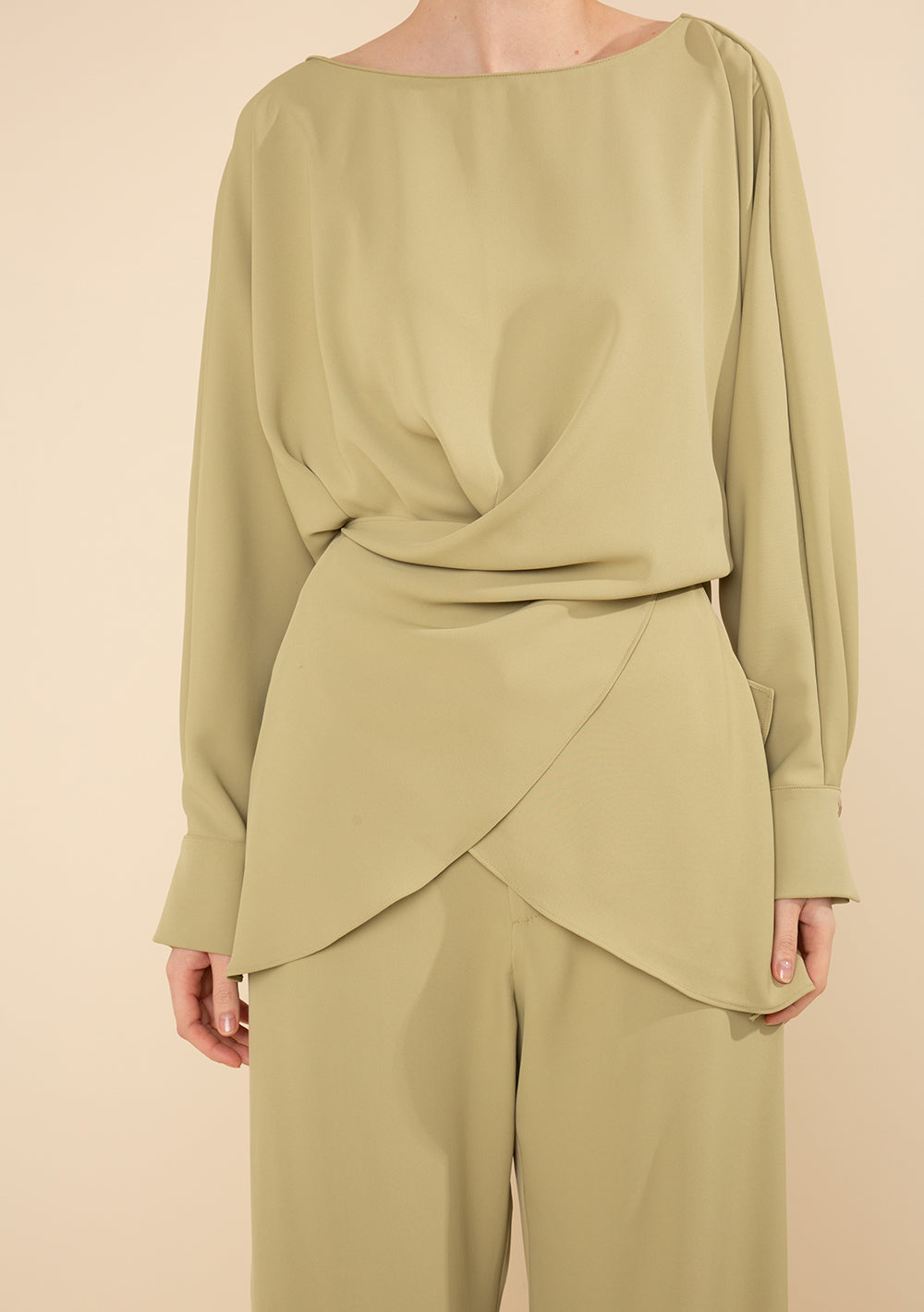Blusa Suelta Escote Canoa Mangas Largas