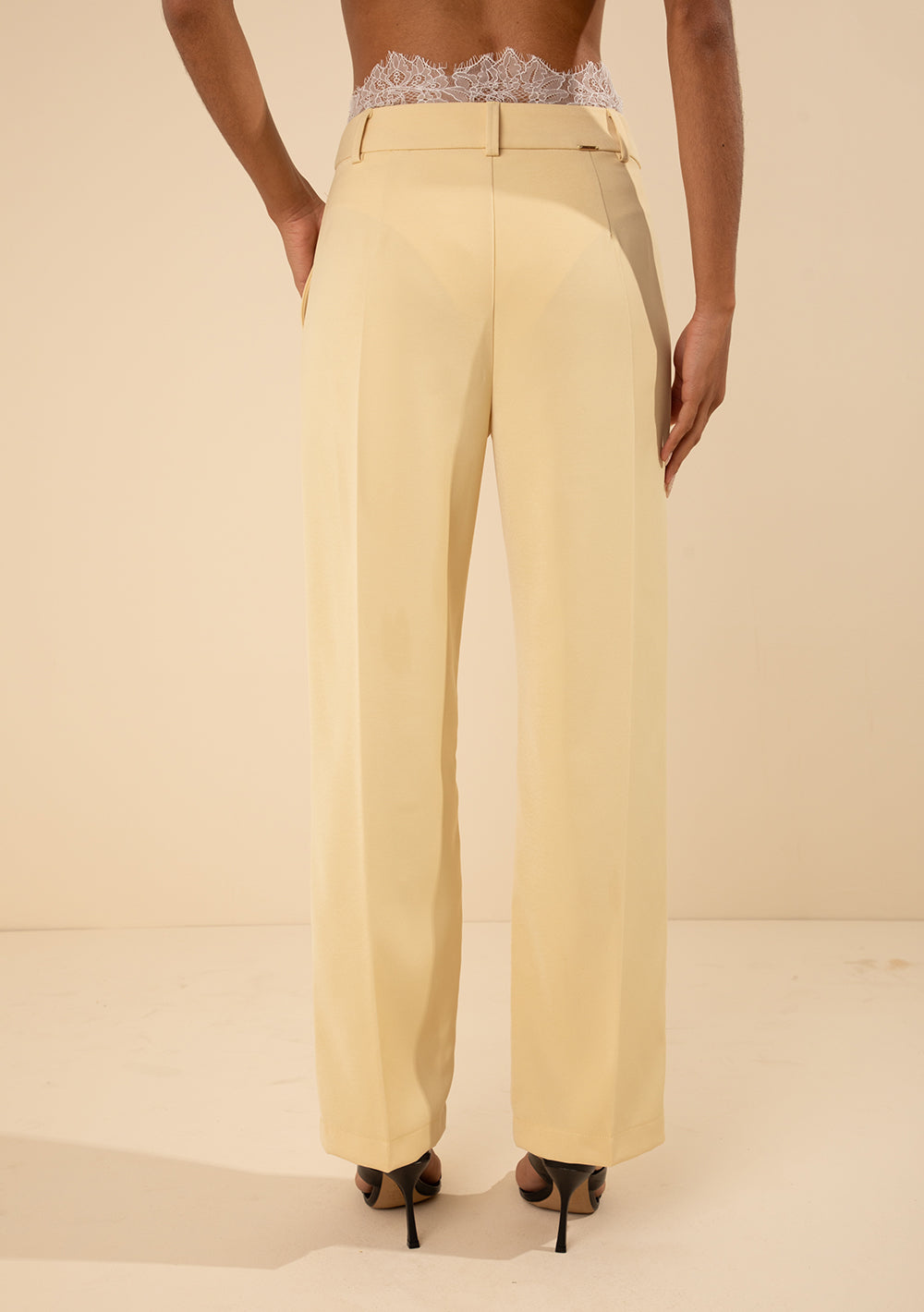 Pantalón Recto Tiro Medio