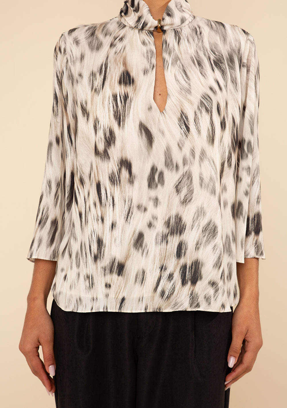 Blusa Suelta Cuello Alto Mangas 3 Cuartos