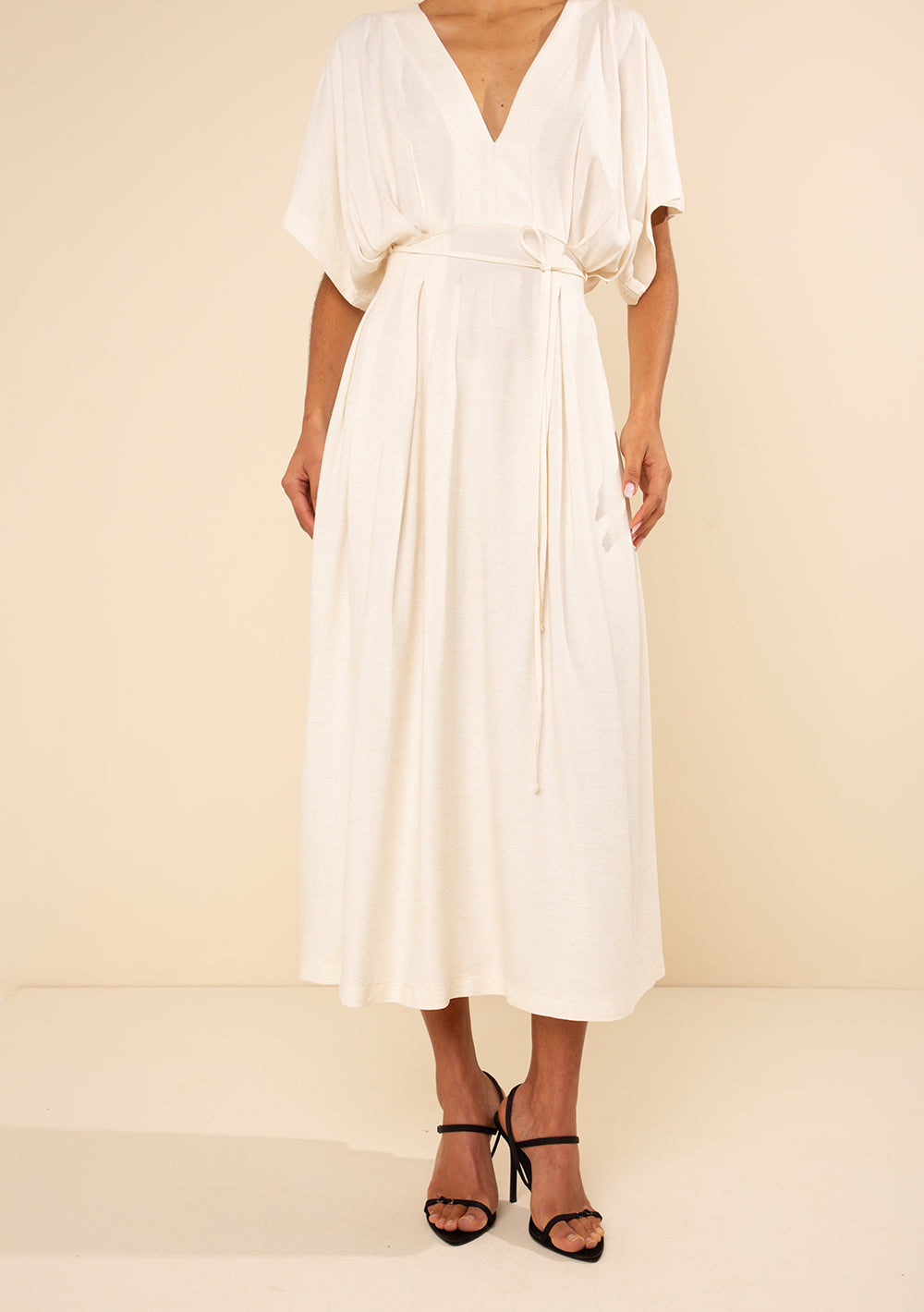 Vestido Midi Ajustado Escote En V Mangas 3 Cuartos