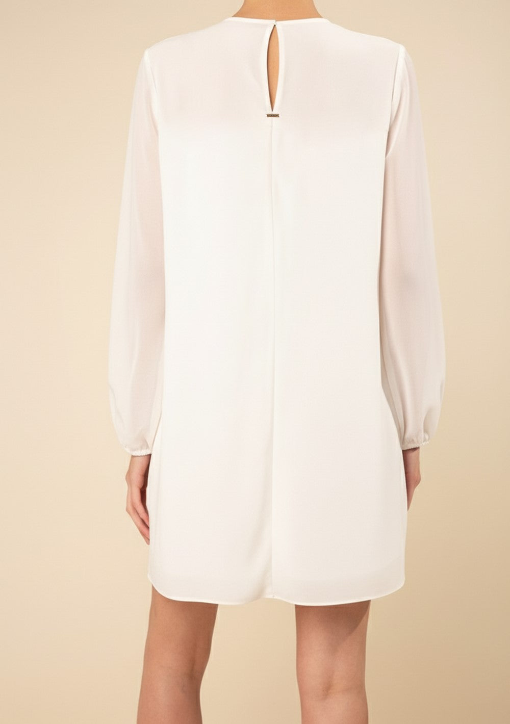 Vestido Corto Suelto Escote Redondo Mangas Largas