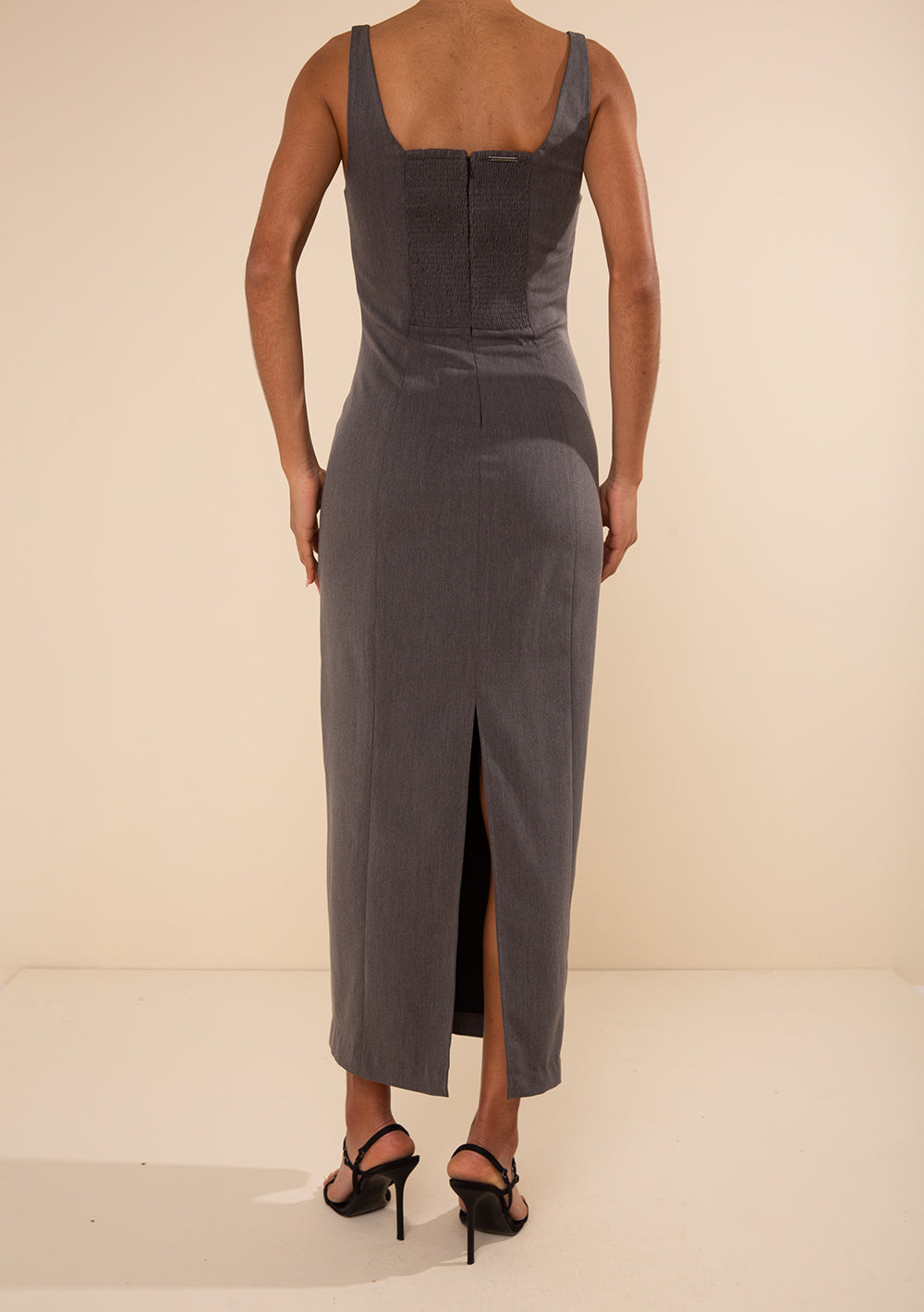 Vestido Midi Ajustado Escote Recto Sin Mangas