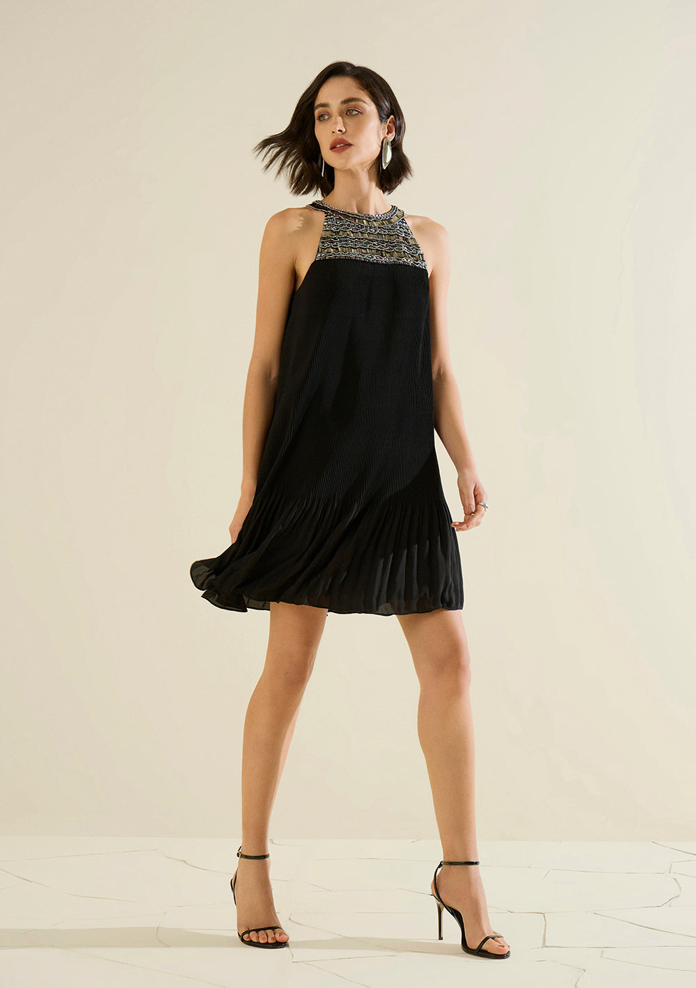 Vestido Corto Suelto Escote Redondo Sin Mangas