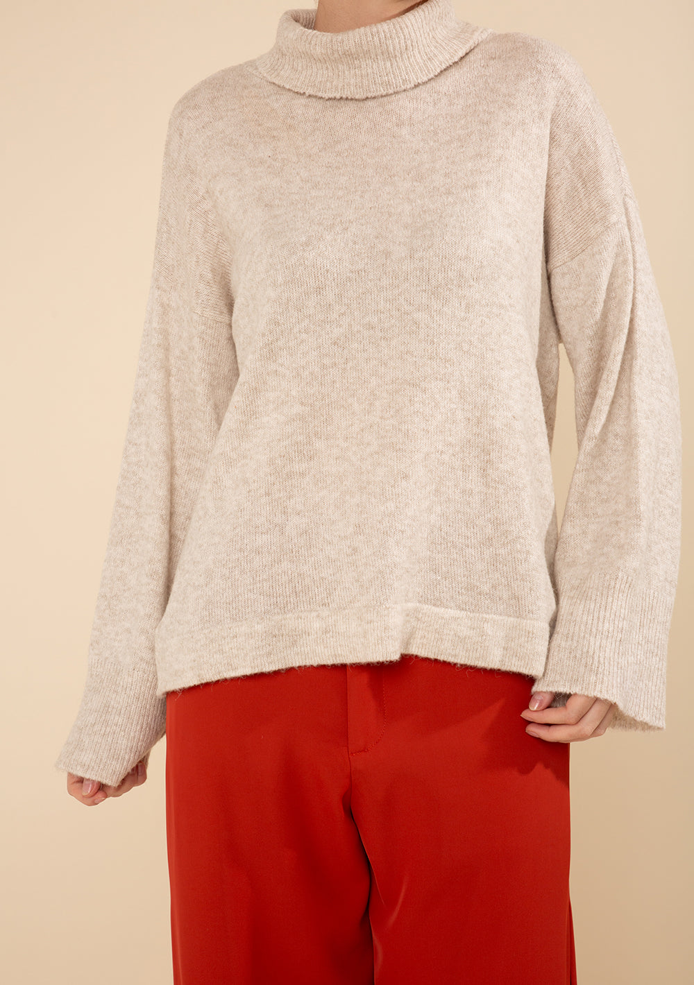 Blusa Suelta Cuello Alto Mangas Largas