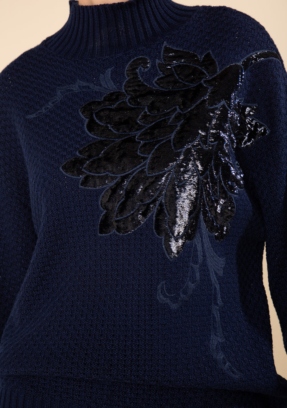 Blusa Ajustada Cuello Alto Mangas Largas