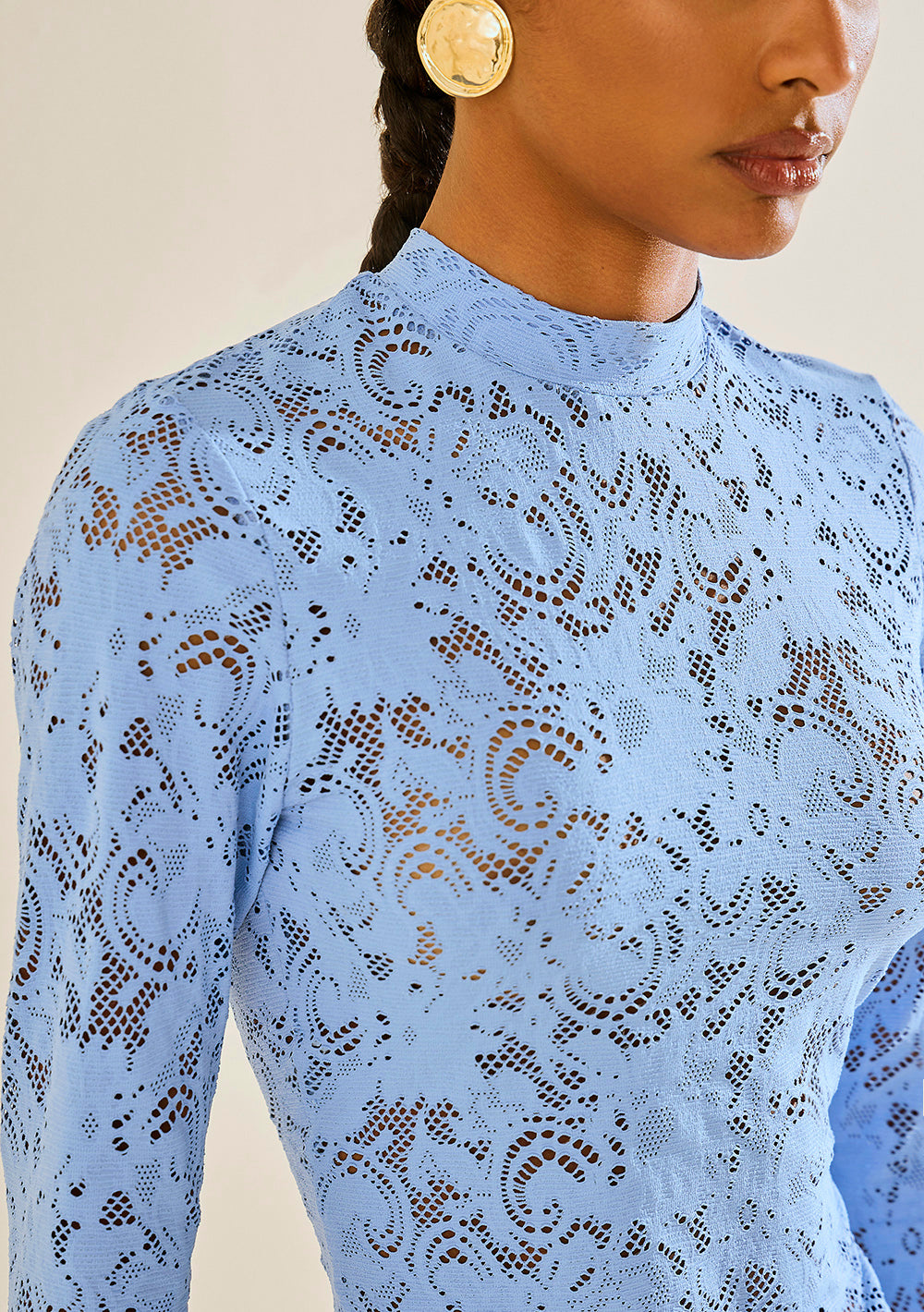 Blusa Ajustada Cuello Alto Mangas Largas