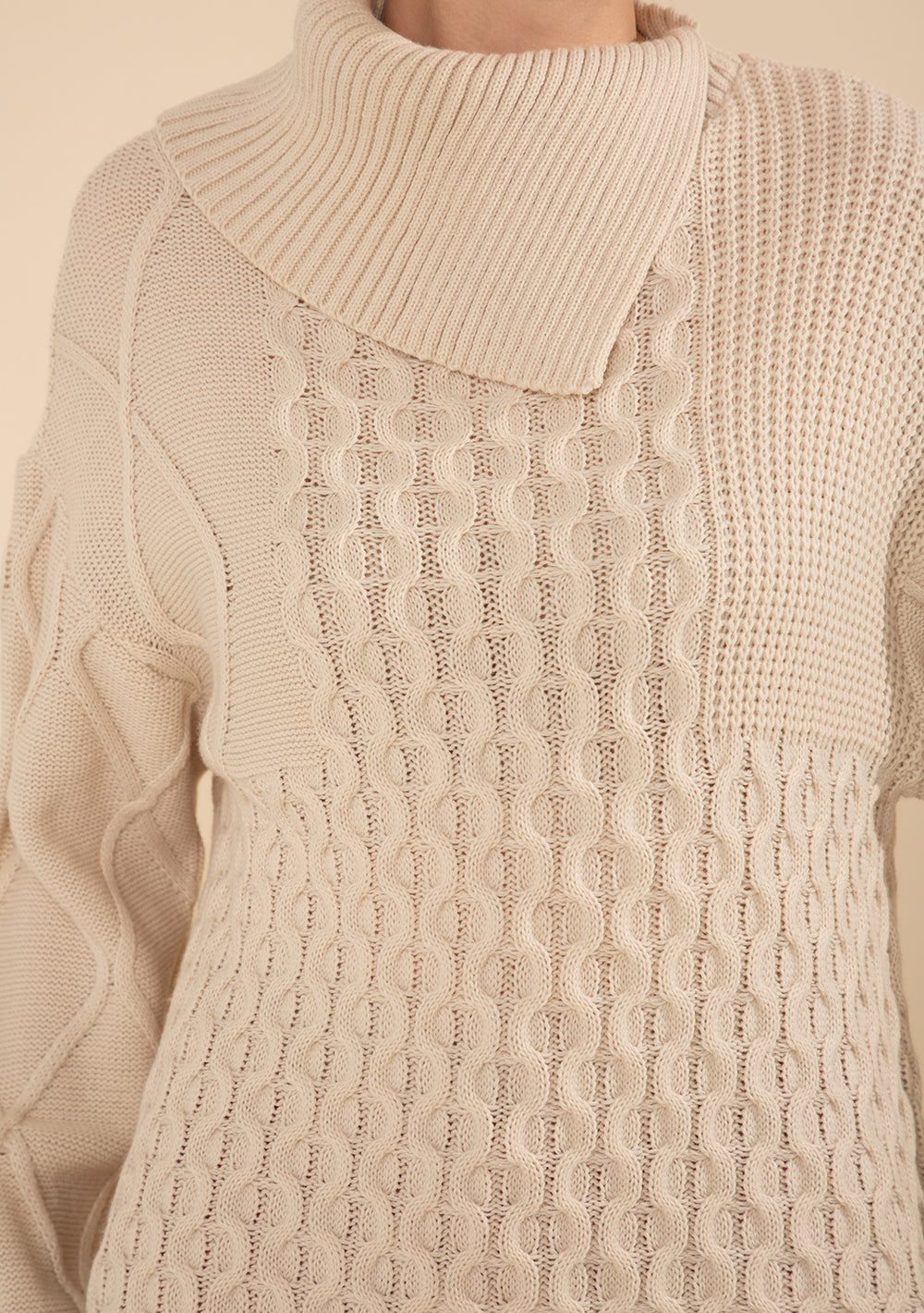 Blusa Suelta Cuello Alto Mangas Largas